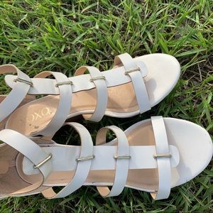 White and gold wedges